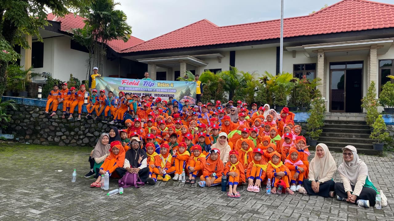 Field Trip Kelas 4 SD Muhammadiyah 2 Bojonegoro di Pacet Mini Park Tanamkan Nilai Anti-Bullying dan Kekompakan Siswa