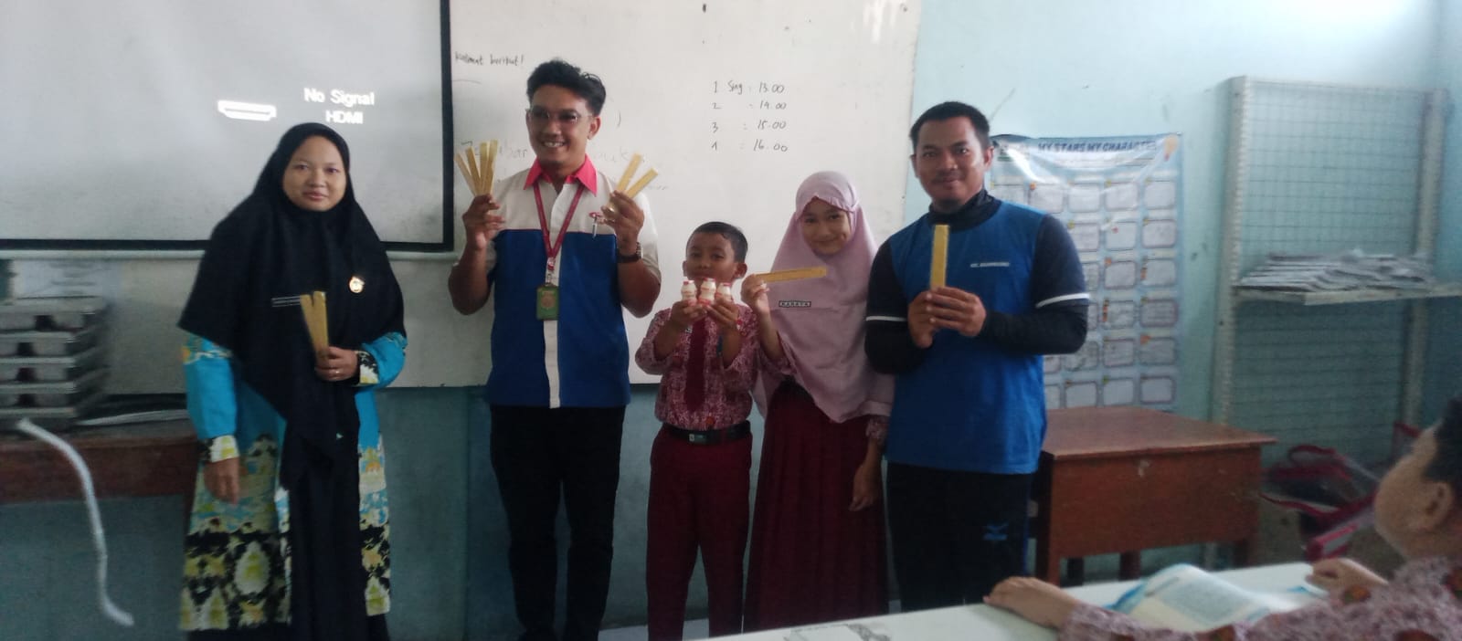 Belajar Peduli Lingkungan Sejak Dini, Siswa SD Muhammadiyah 2 Terima Penggaris Daur Ulang dari Yakult