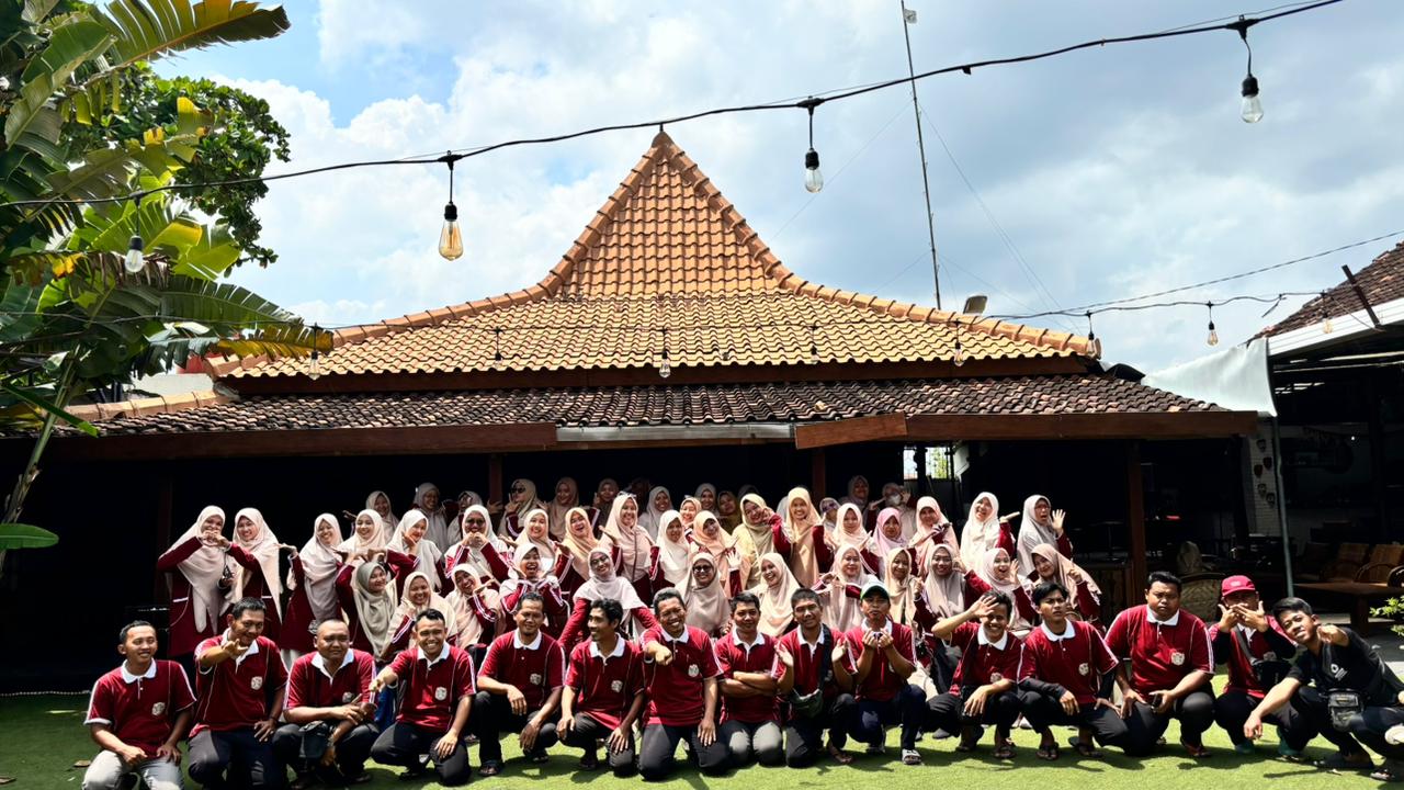 Menutup Semester dengan Syukur dan Kebersamaan