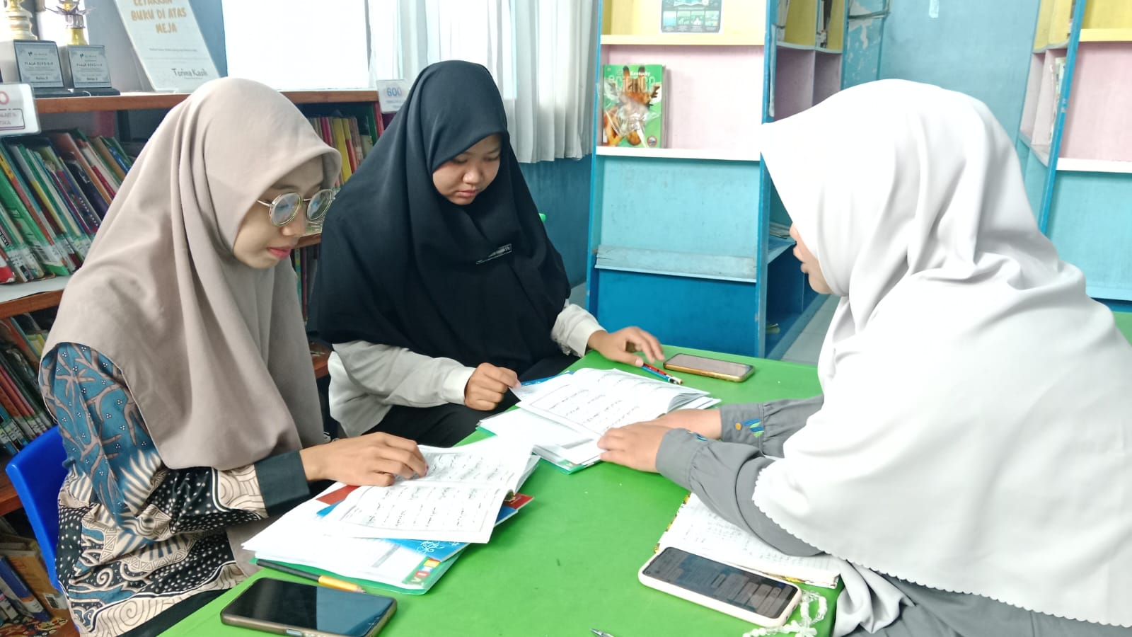 Mengawali Langkah Mengajar, Dua Guru BTQ Baru Siap Dampingi pembelajaran Al-Qur’an
